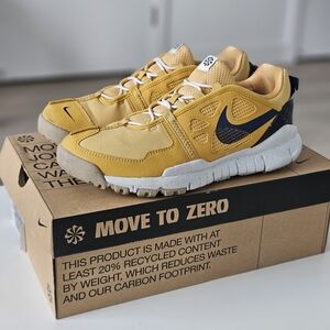 Nike Free Terra Vista Sanded Gold/ Midnight Navy Men Size 10US